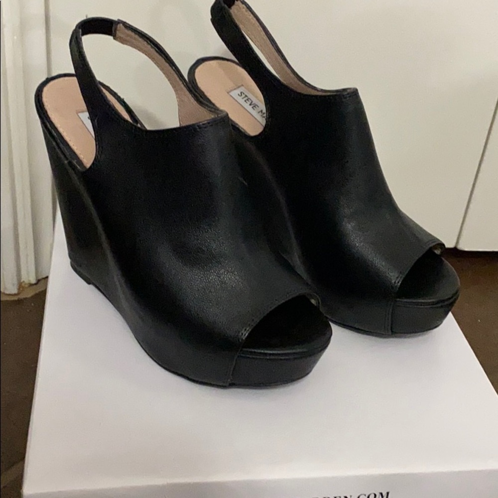 Steve Madden Black leather wedge